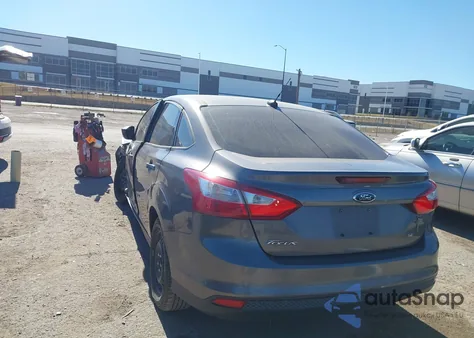 2012 Ford Focus Se из США, поврежденный, VIN 1FAHP3F26CL262039